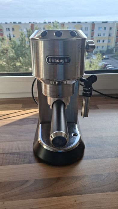 Ekspres kolbowy DELONGHI Dedica Style EC685.M