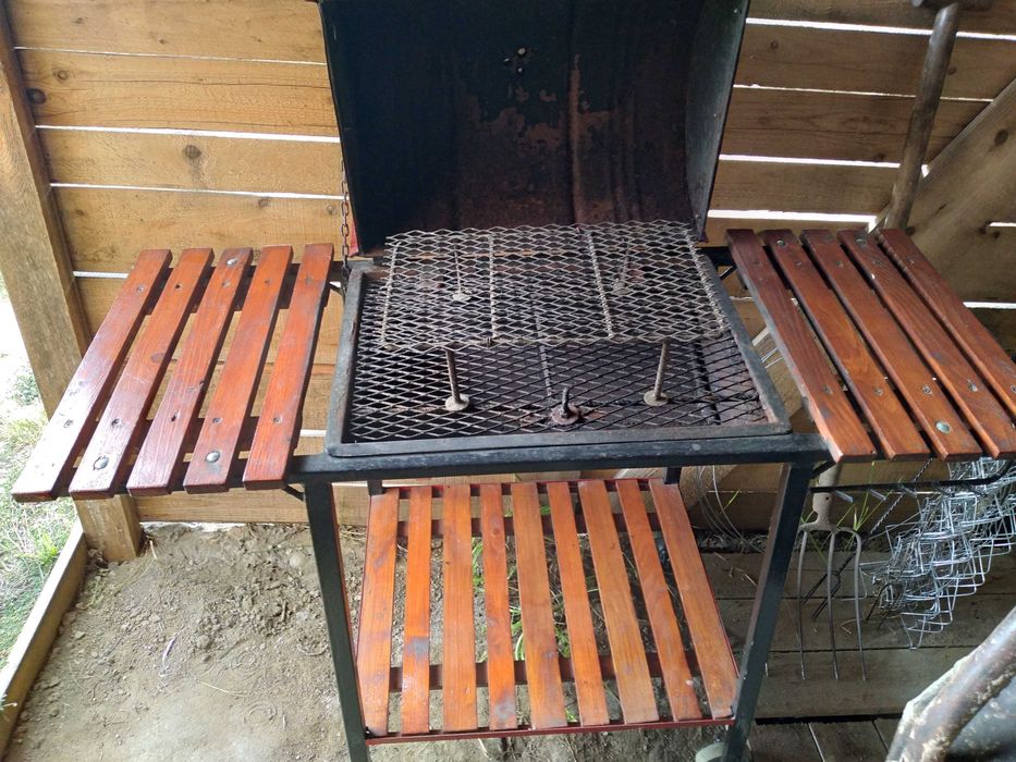 Sprzedam grill duzy, masywny , polecam
