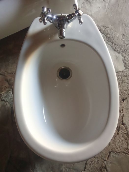 Bidé  com misturadora