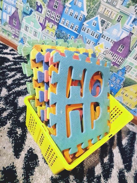 Велика коробка іграшок