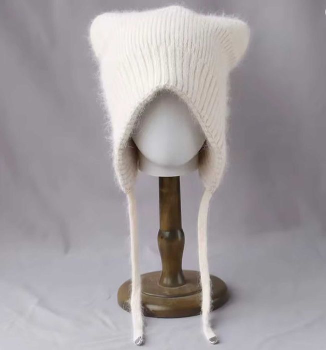 Кашемірова жін. шапка з вушками, нова, молочна, розм. 54-60 см