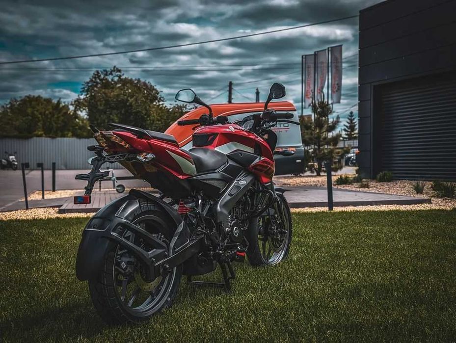 Новий мотоцикл BAJAJ PULSAR NS200, мотосалон Артмото Полтава