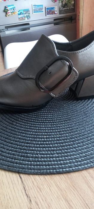 Sprzedam  nowe buty w kolorze grafit