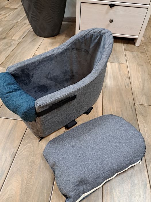 Fotelik samochodowy na podłokietnik dla małego psa 804