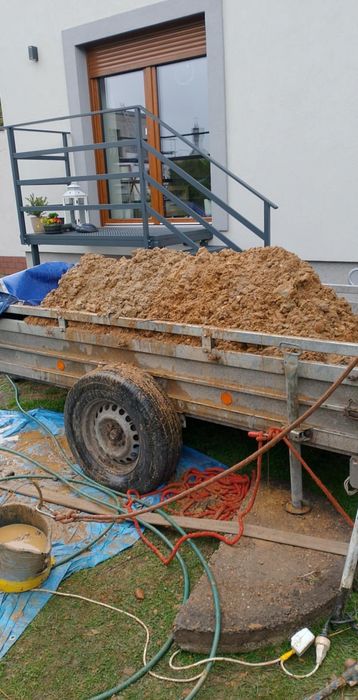 Czyszczenie studni tradycyjnych i głębinowych usługi wywrotka koparką
