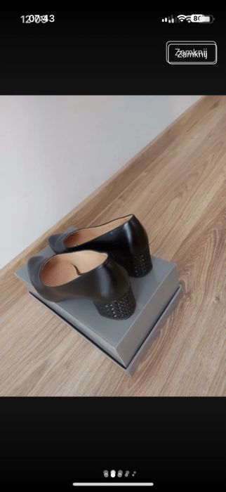 Buty skorzane z ozdobnym obcasem