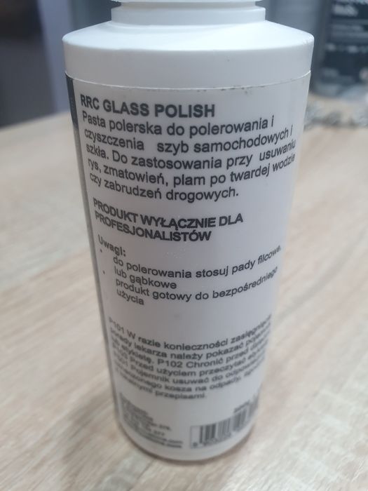 Pasta polerska do polerowania szyb w samochodzie i szkła