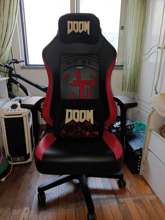 noblechairs HERO – Doom Edition