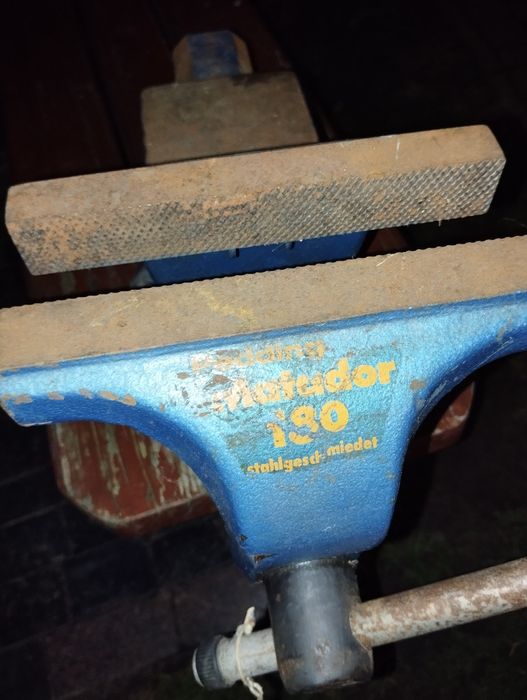 Duże imadło kute Matador 180 z obrotnicą