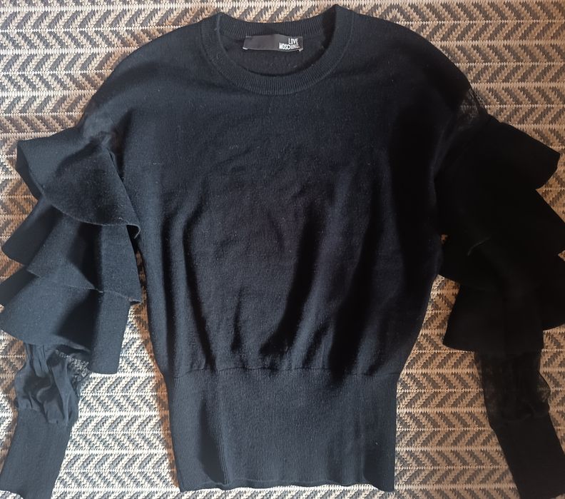 Malha preta love Moschino tamanho S