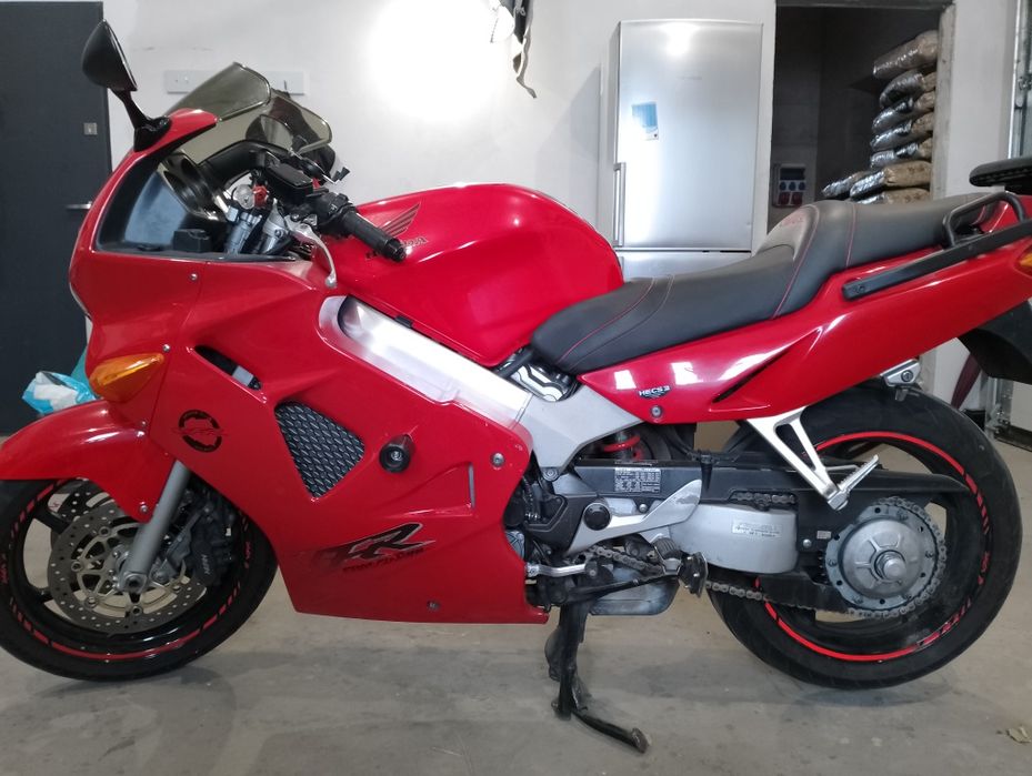 Sprzedam Hondę VFR 800