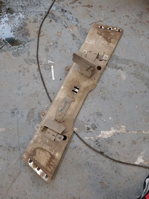 Балка траверса КПП Mercedes ml gl W166 A1662410047