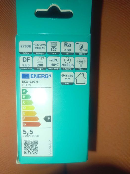 3 szt: żarówki 8.8W=60 cool white, 5.5W=40W warm white, 5W=60w