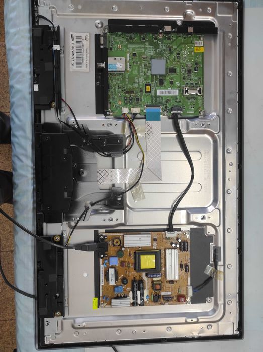 Tv Samsung UE32D4000, completa ou às peças. Ecrã avariado.