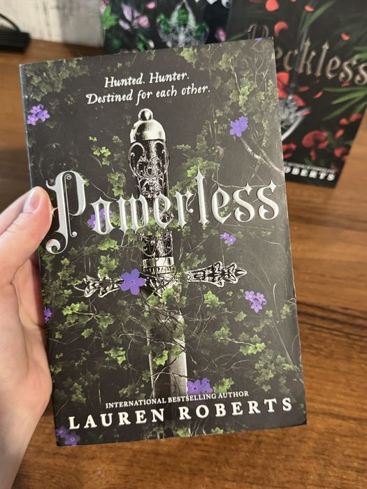 Трилогія книг «Powerless»