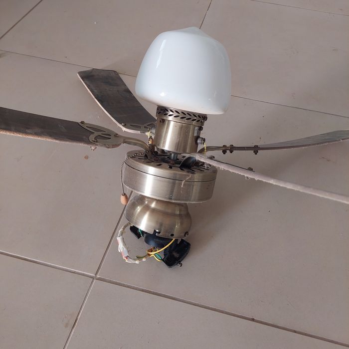 Candeeiro com ventilador