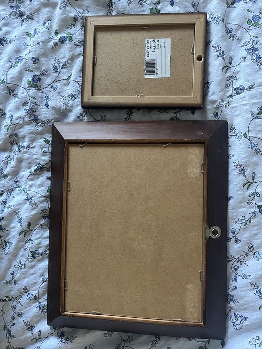 dwa obrazy w drewnianej ramie zestaw