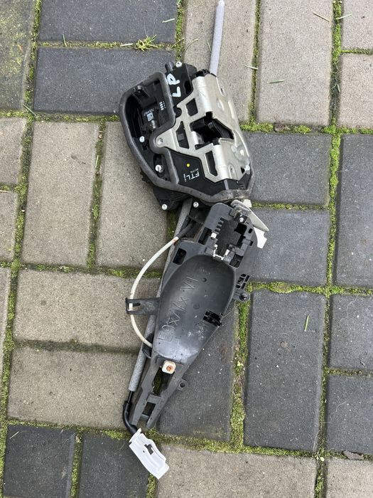 Zamek drzwi prawy przód bmw e90 e91