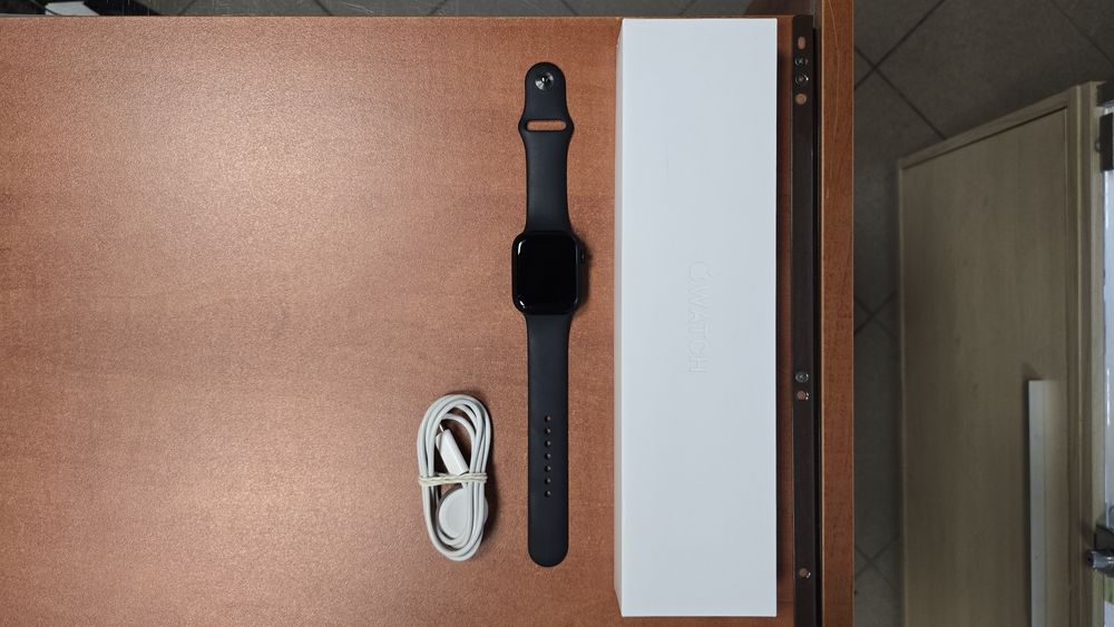 Apple Watch 7 45mm GPS czarny, stan bdb