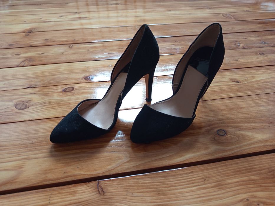 Buty czarne zamszowe damskie na obcasie szpilki,rozmiar 38Stradivarius