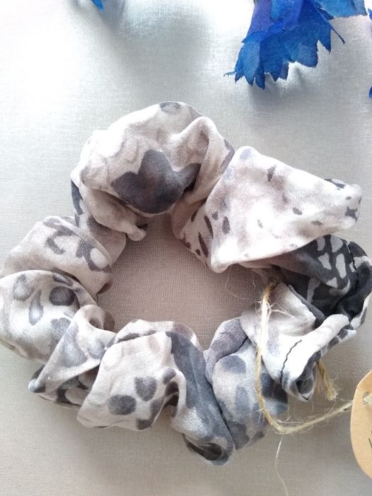 Nowa jedwabna gumka scrunchie