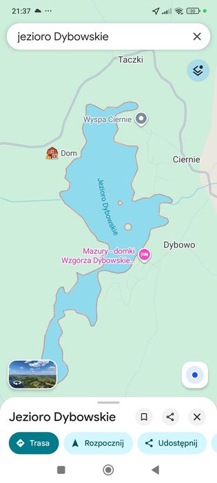 Mazury działka nad jeziorem Dybowskim z linią brzegową.