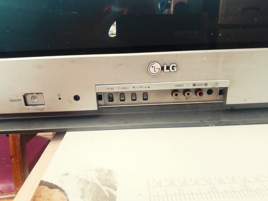 Продам телевизор