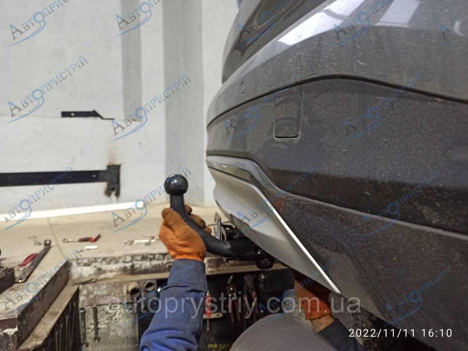 Фаркоп BMW X3 F25. Причіпний пристрій на BMW X3.