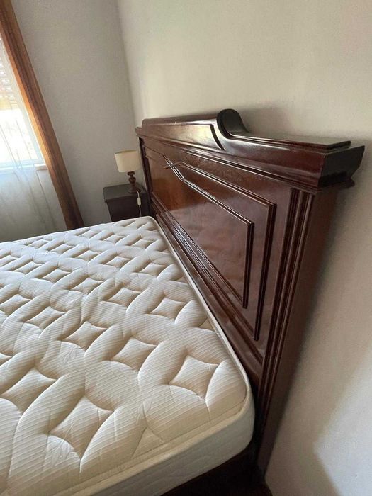 Mobiliário de quarto praticamente sem utilização, sempre mantido em excelente estado.