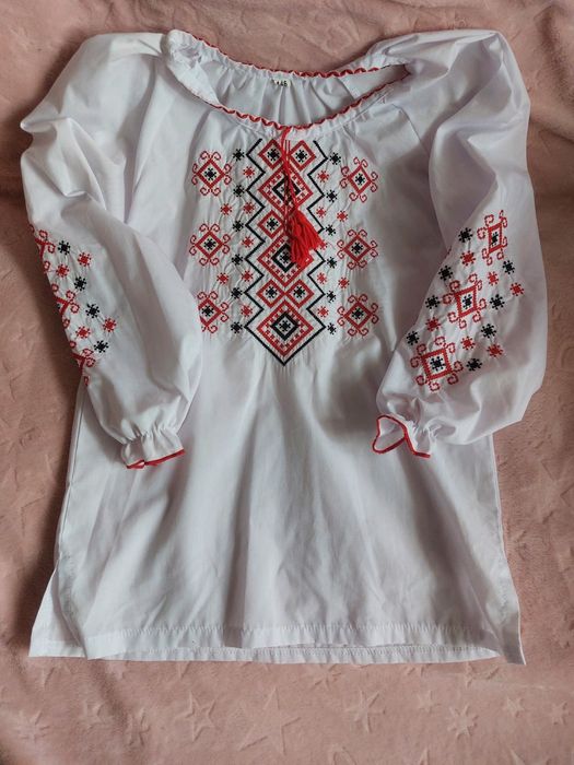 Вишиванка на дівчинку 146