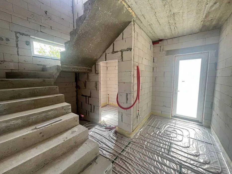Продається зданий дуплекс з наповненням у Крихівцях.