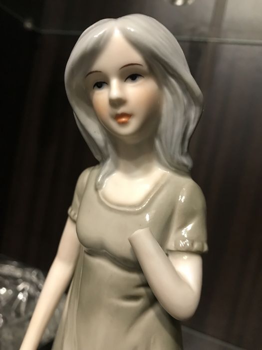 Статуетка фарфор