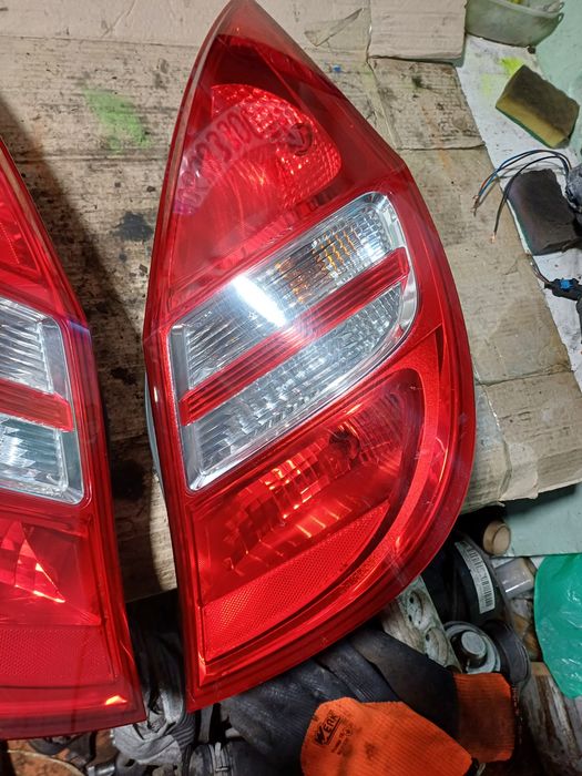 Hyundai l30 I-30 07-12r хачбек задні стопи ліхтарі фанарі