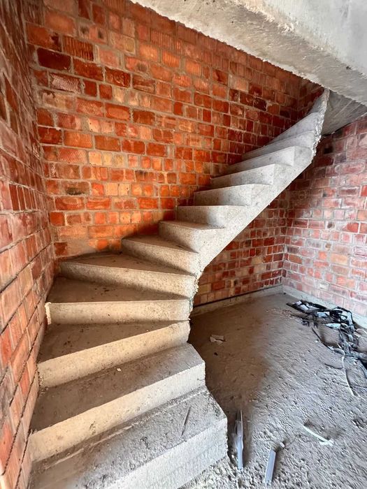 ЗБУДОВАНИЙ ТАУНХАУС за вигідною ціною в дуже хорошій локації!