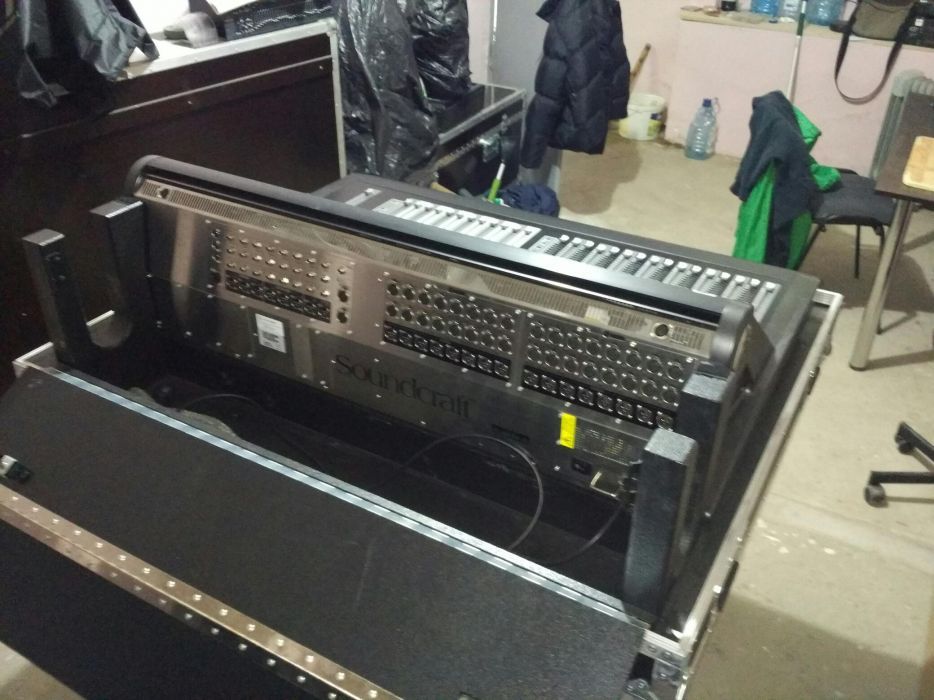 Цифровой микшерный пульт Soundcraft Si1