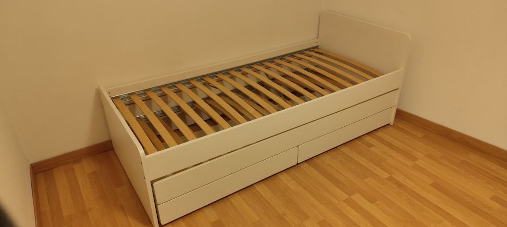 Cama SLÄKT com estrados