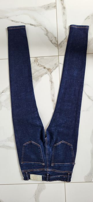 Jeansy rurki Stradivarius XS/S