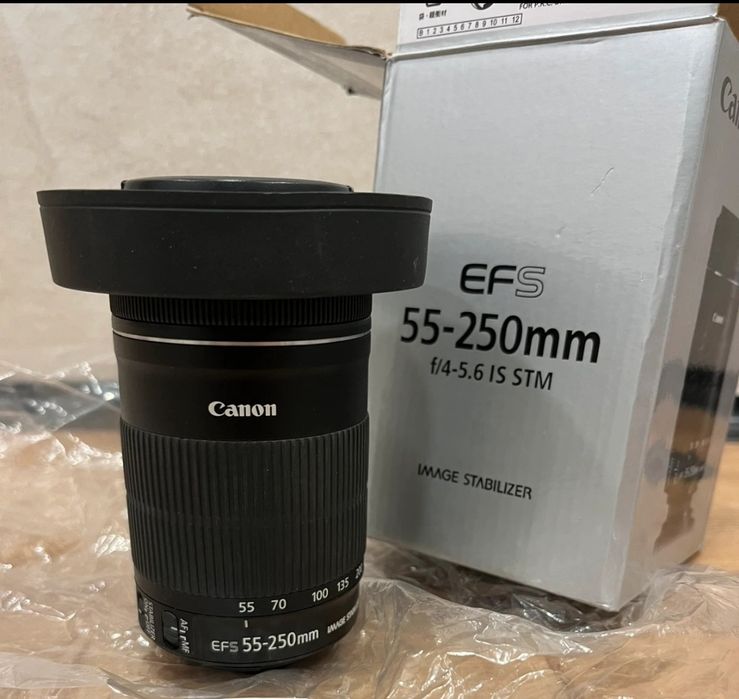 Câmara fotográfica mirrorless Canon EOS M50 em kit com a lente Canon EF-M 15-45mm f/3.5-6.3 IS STM + acessórios e extras