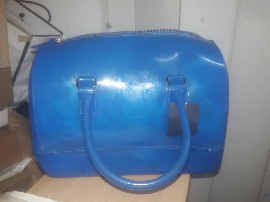 Vende se mala turquesa