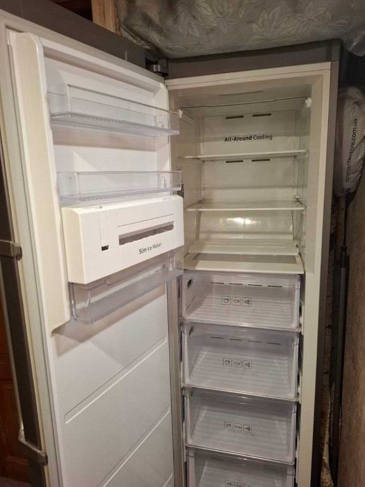 Морозильная камера Samsung RZ32M7110SA