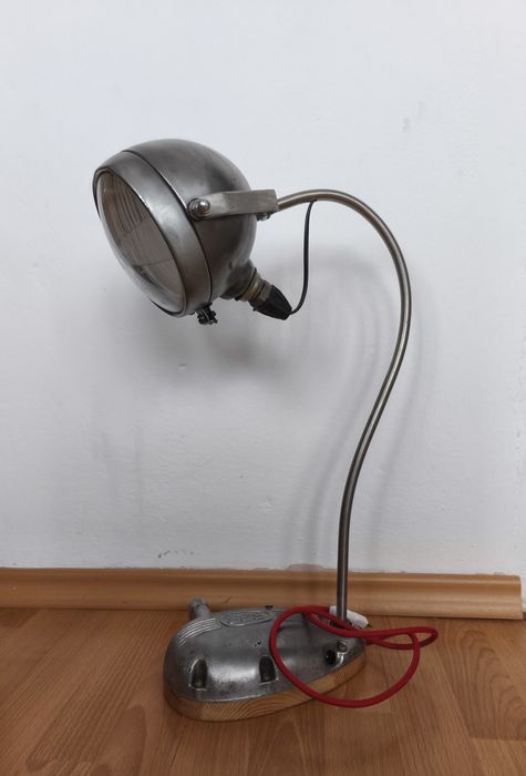 Lampa z części motocyklowych – ręcznie robiona, loft / garaż / prezent