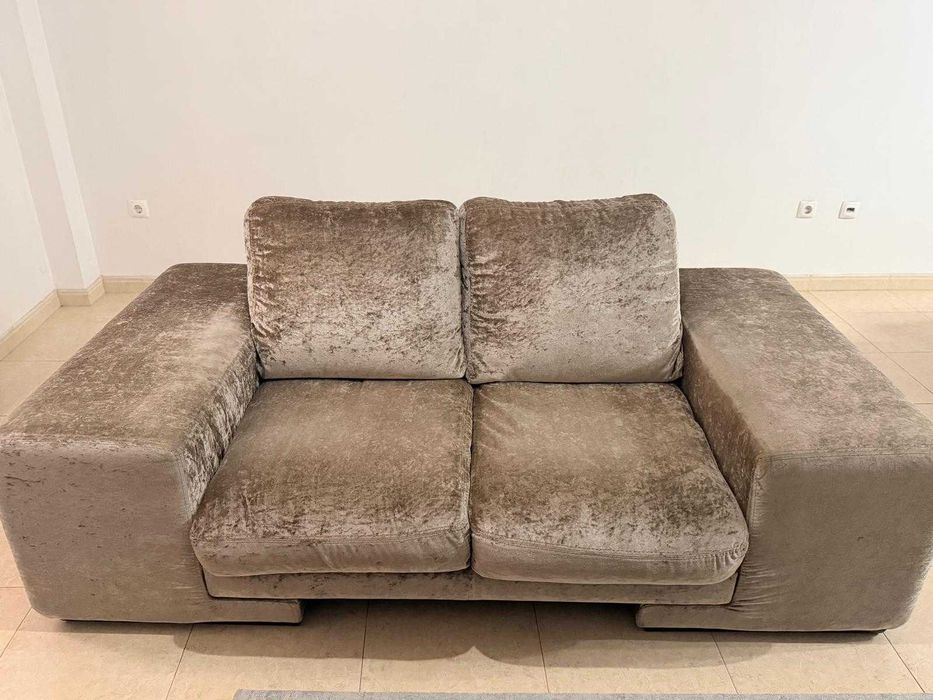 Sofá 2 Lugares em Tecido – 200 cm – Muito Bom Estado
