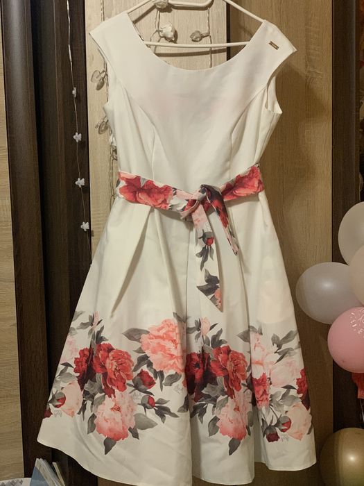 Sukienka A&A Biała w róże