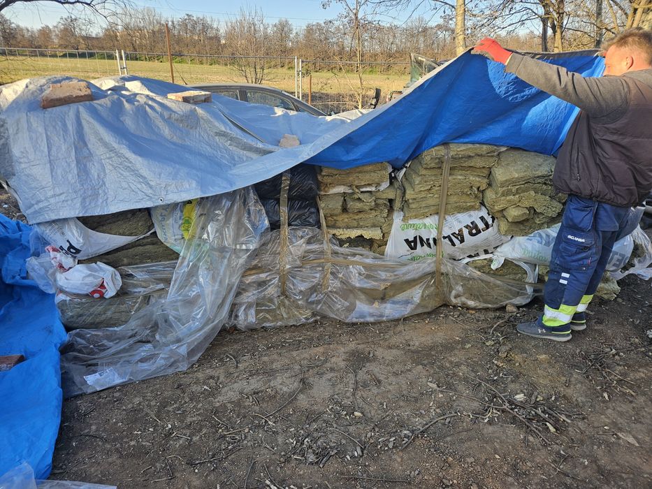 Wełna mineralna z demontażu z poddasza