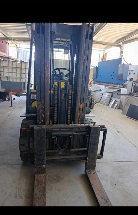 Empilhador  usado.