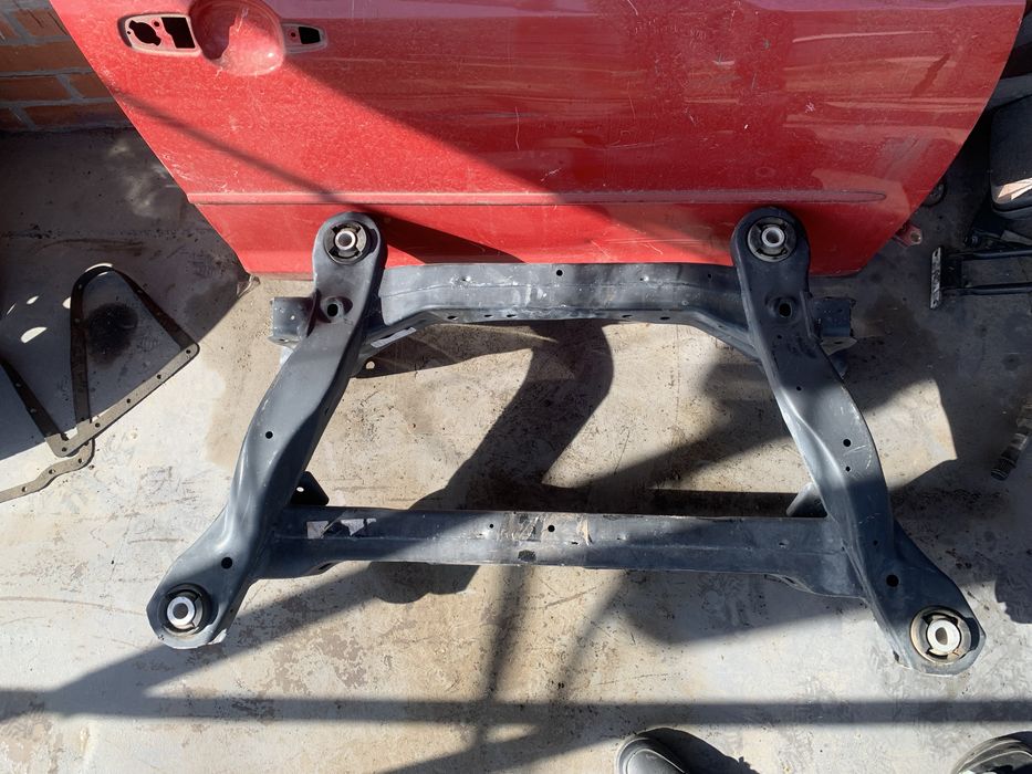 Задний подрамник Jeep Cherokee KL