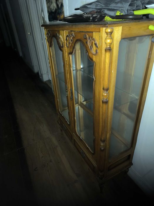 Venda de mesas de cabeceira , camas , roupeiros