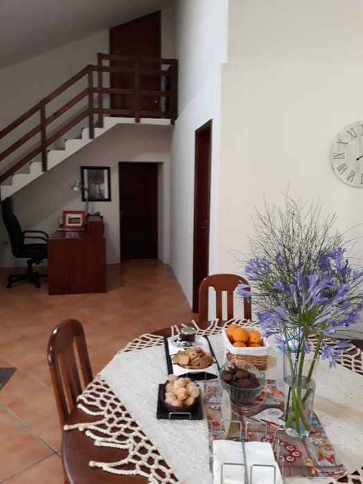 1ha Quinta murada com casa de habitação e terreno agrícola