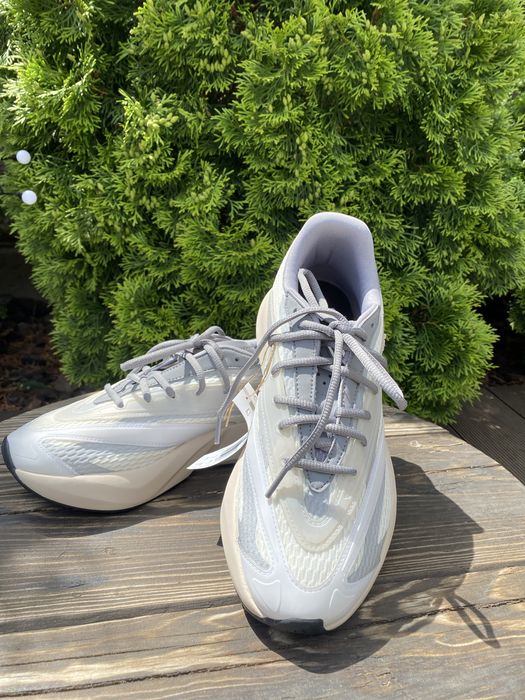 Продам жіночі кросівки Adidas lightblaze
