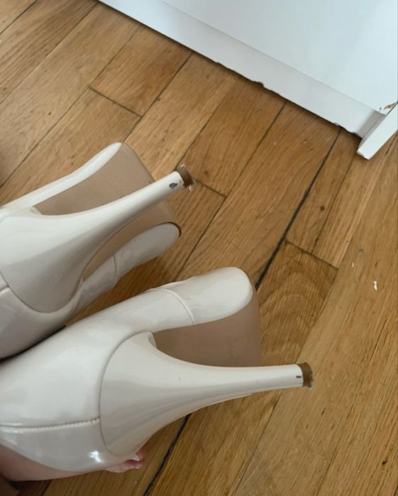 Skórzane beżowe szpilki